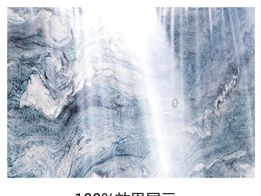 在地库内，他们接连砸了三十多次车窗！